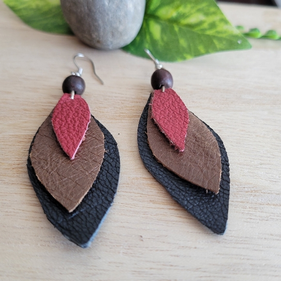 Handmade genuine leaf earrings - Picture 6 of 6